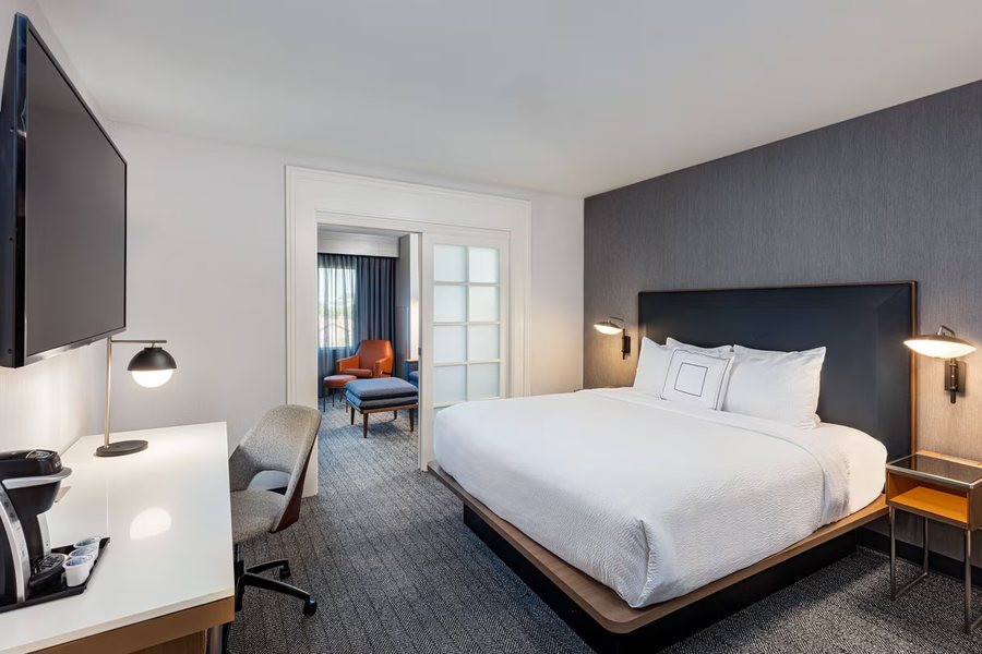 Courtyard by Marriott Anaheim Resort Convention Center — Guest room
