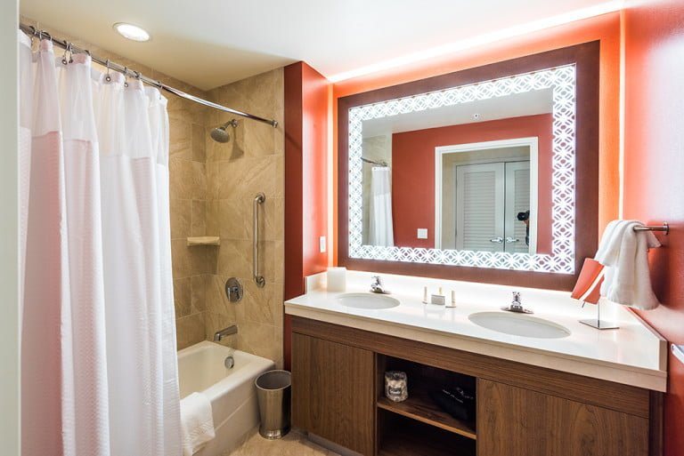 Courtyard by Marriott Anaheim Theme Park Entrance — Bathroom