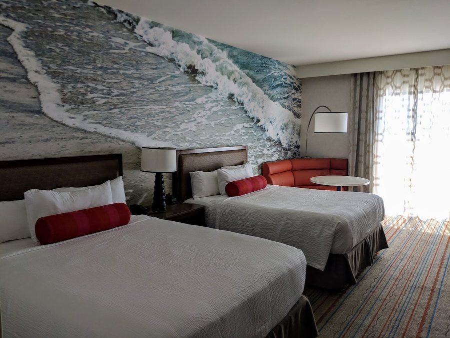 Courtyard by Marriott Anaheim Theme Park Entrance — Guest room