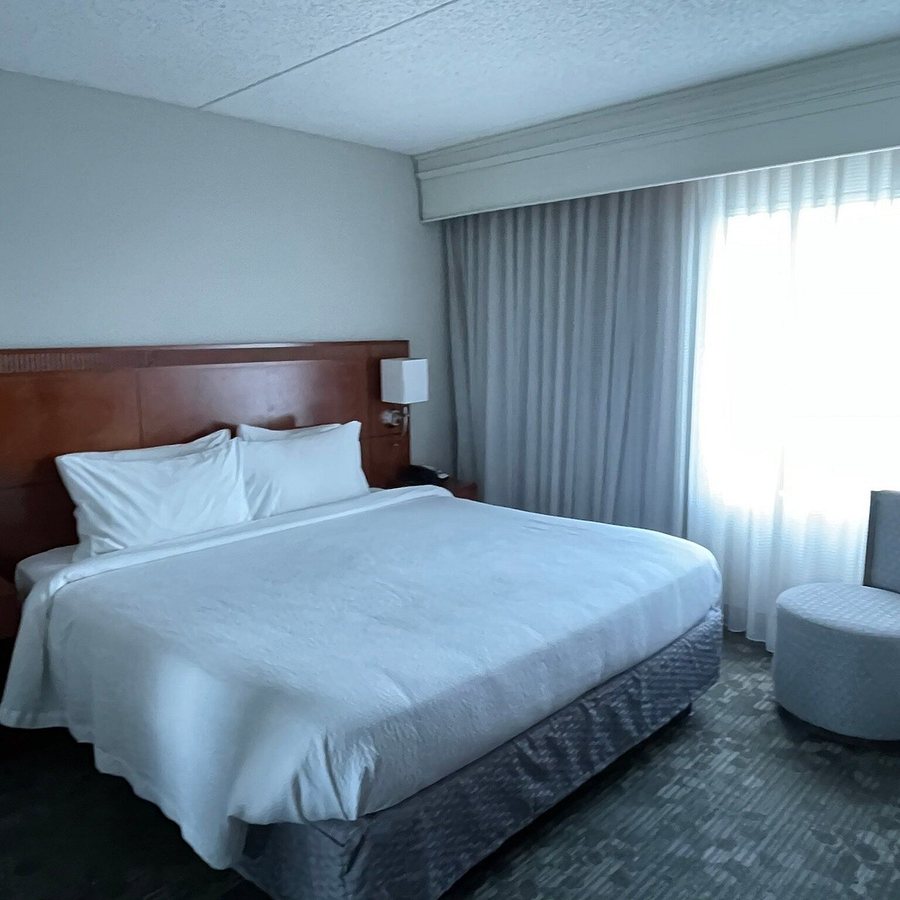 Courtyard by Marriott Anniston Oxford — Guest room