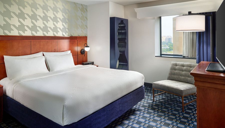 Courtyard by Marriott Arlington Crystal City Reagan National Airport — Guest room