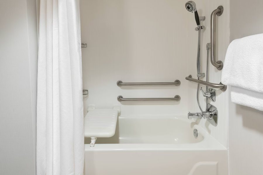 Courtyard by Marriott Asheville — Bathroom
