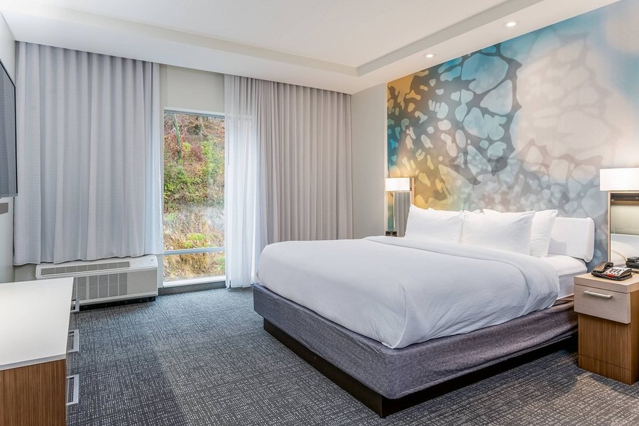 Courtyard by Marriott Asheville — Guest room