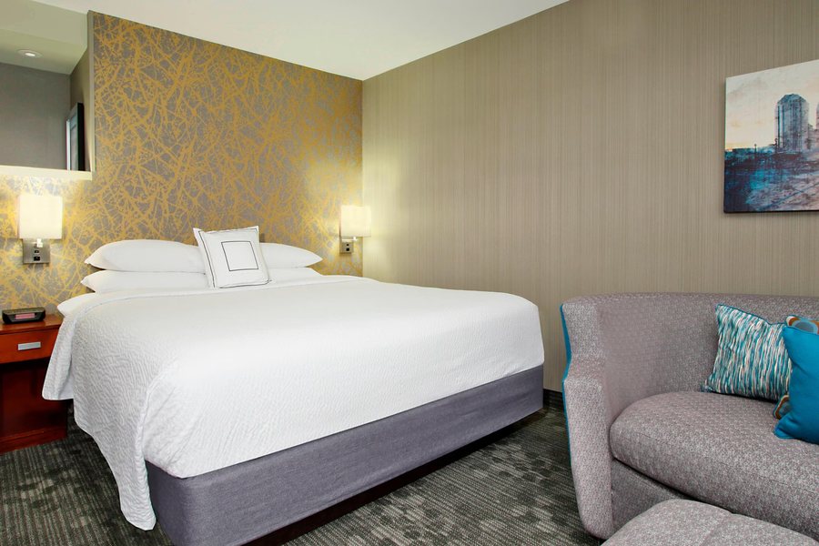 Courtyard by Marriott Atlanta Airport West — Guest room