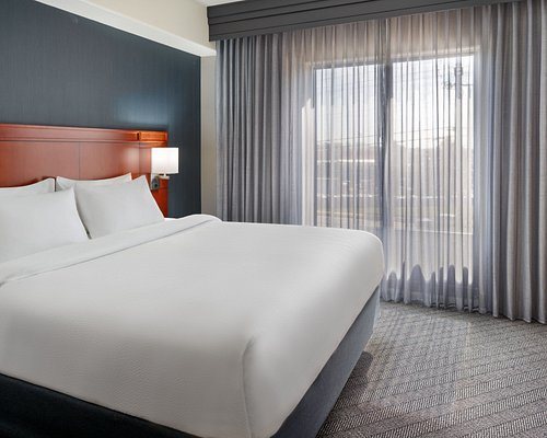 Courtyard by Marriott Atlanta Conyers — Guest room