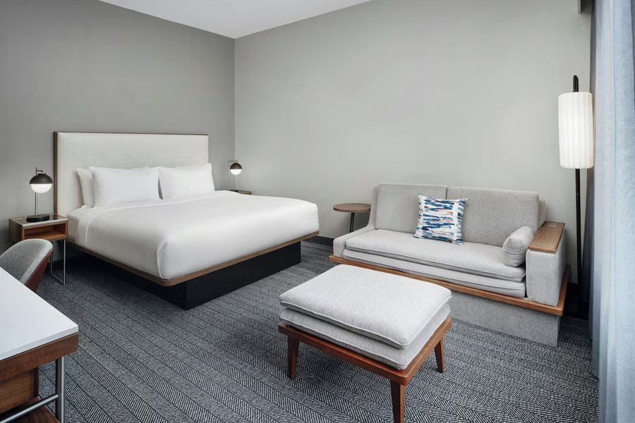 Courtyard By Marriott Baton Rouge South — Guest room