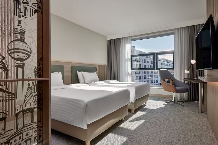 Courtyard by Marriott Berlin City Center — Guest room