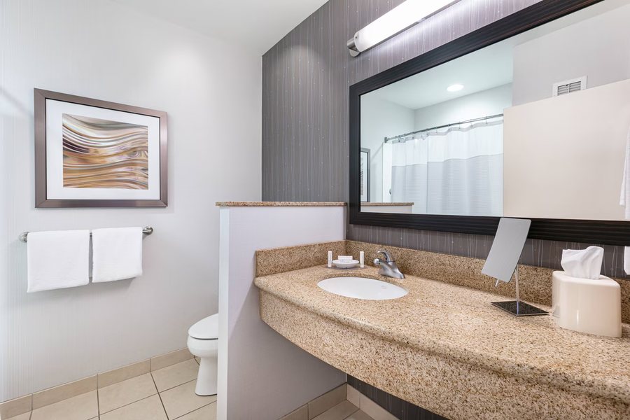 Courtyard by Marriott Bethlehem Lehigh Valley I 78 — Bathroom