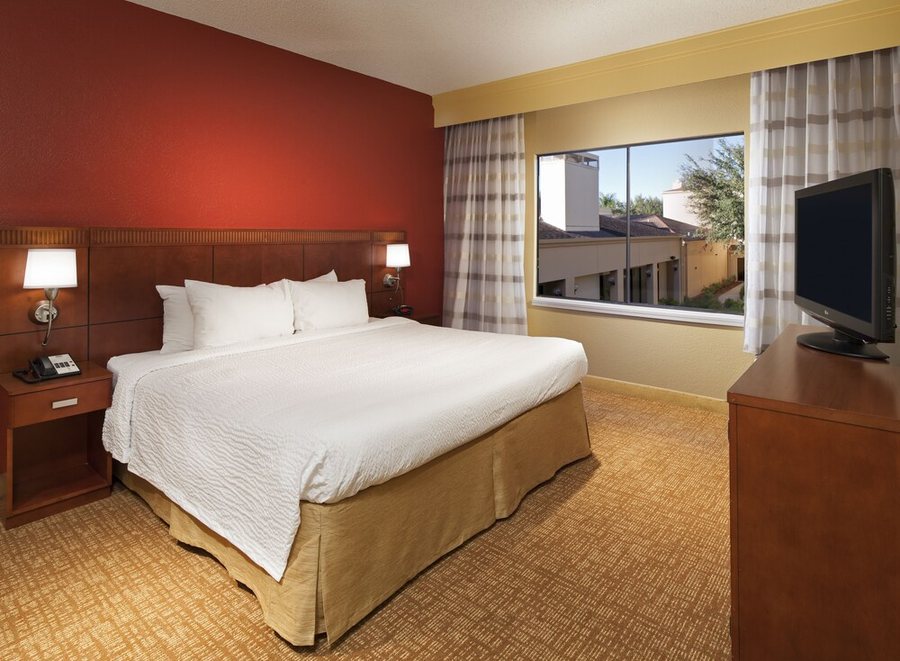 Courtyard by Marriott Birmingham Hoover — Guest room