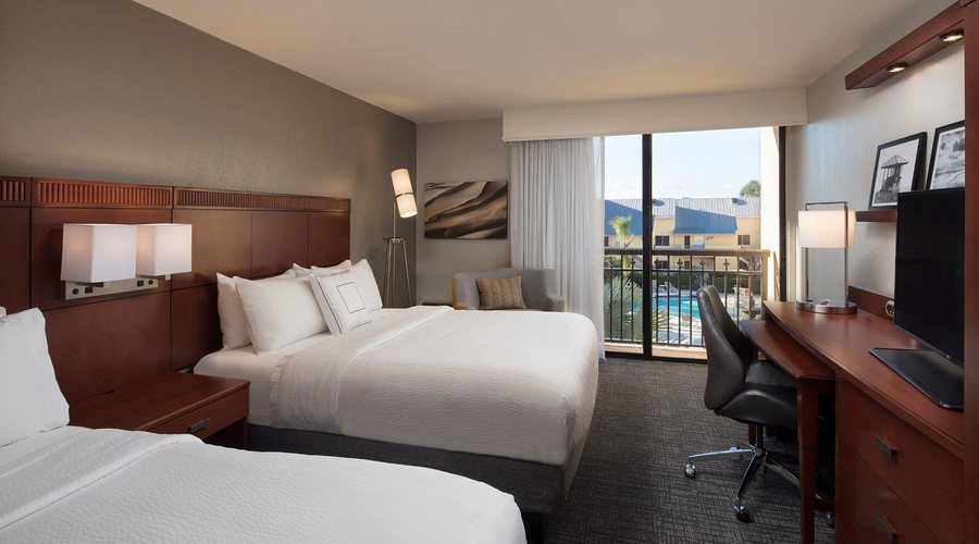 Courtyard by Marriott Boynton Beach — Guest room