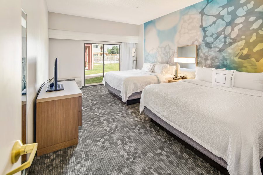 Courtyard by Marriott Bryan College Station — Guest room