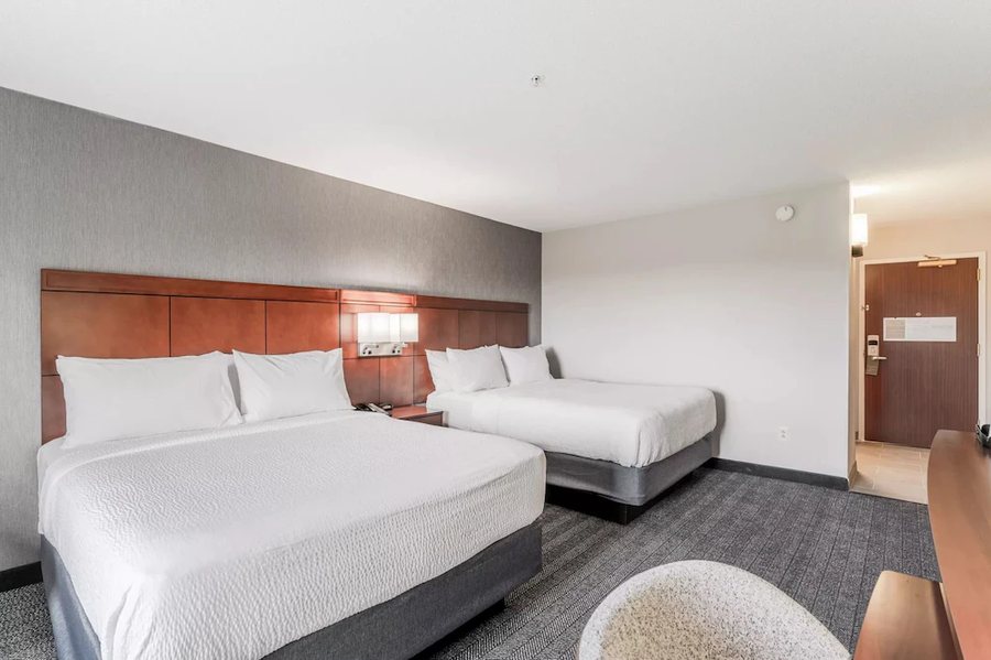 Courtyard by Marriott Burlington Williston — Guest room