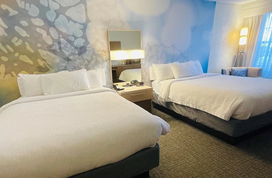Courtyard by Marriott Cape Cod Hyannis — Guest room
