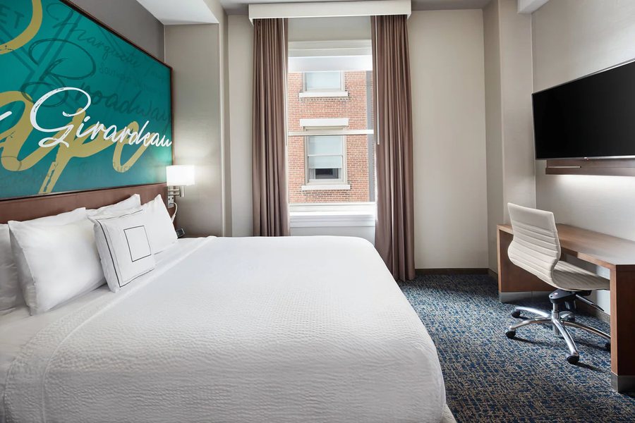 Courtyard by Marriott Cape Girardeau Downtown — Guest room
