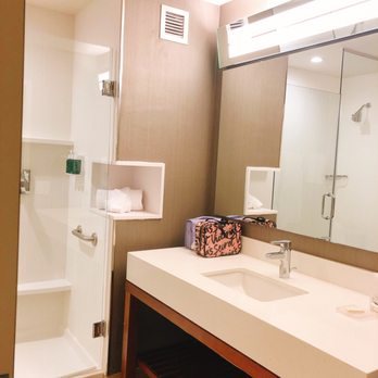 Courtyard by Marriott Carrollton — Bathroom
