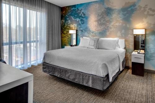 Courtyard by Marriott Carrollton — Guest room