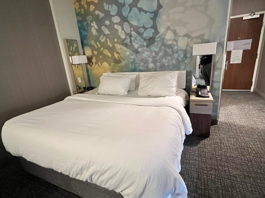 Courtyard By Marriott Cartersville — Guest room