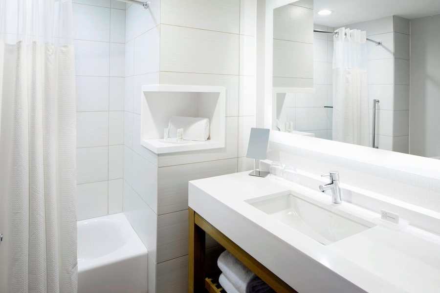 Courtyard by Marriott Charlotte Fort Mill SC — Bathroom