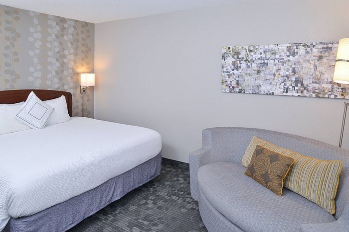 Courtyard by Marriott Charlotte Matthews — Guest room