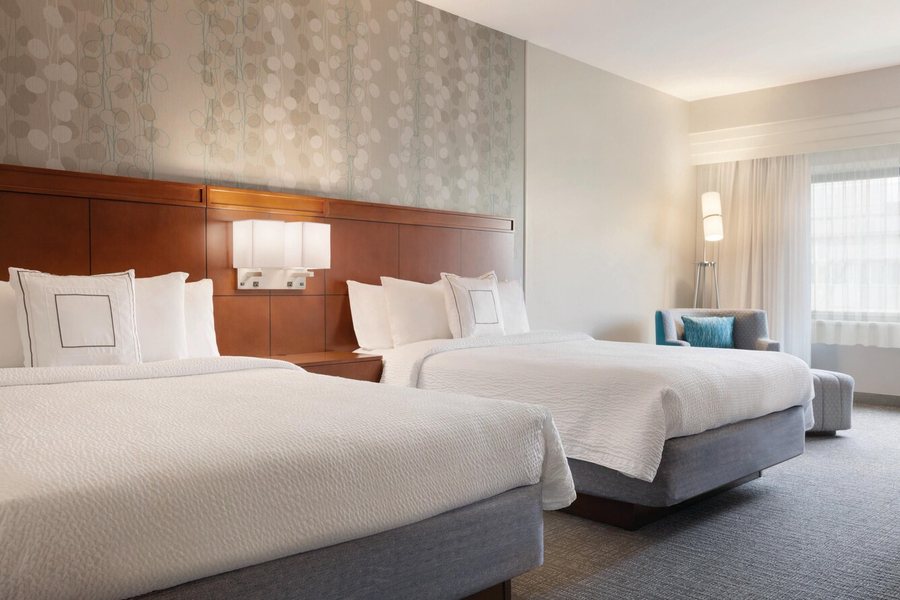 Courtyard by Marriott Charlotte Northlake — Guest room