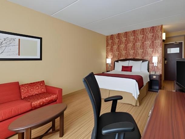 Courtyard by Marriott Chicago Midway Airport — Guest room