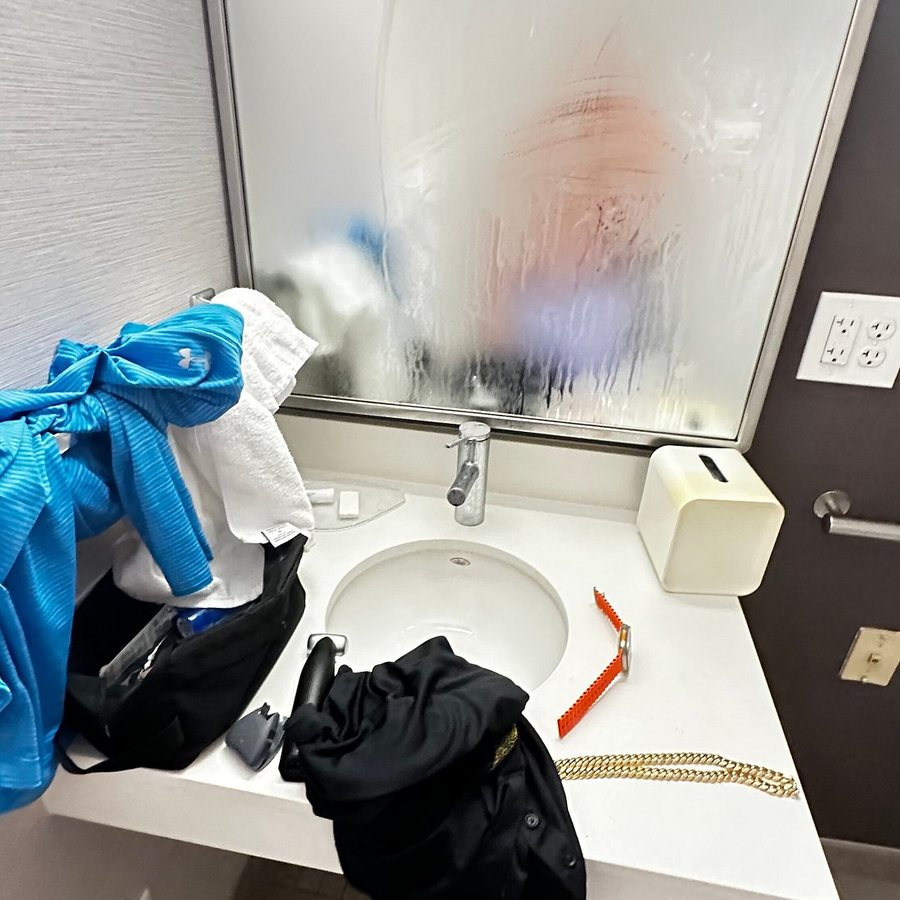Courtyard by Marriott Chicago Waukegan Gurnee — Bathroom