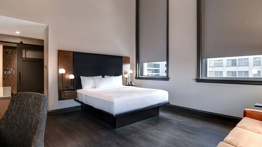 Courtyard by Marriott Cincinnati Downtown — Guest room