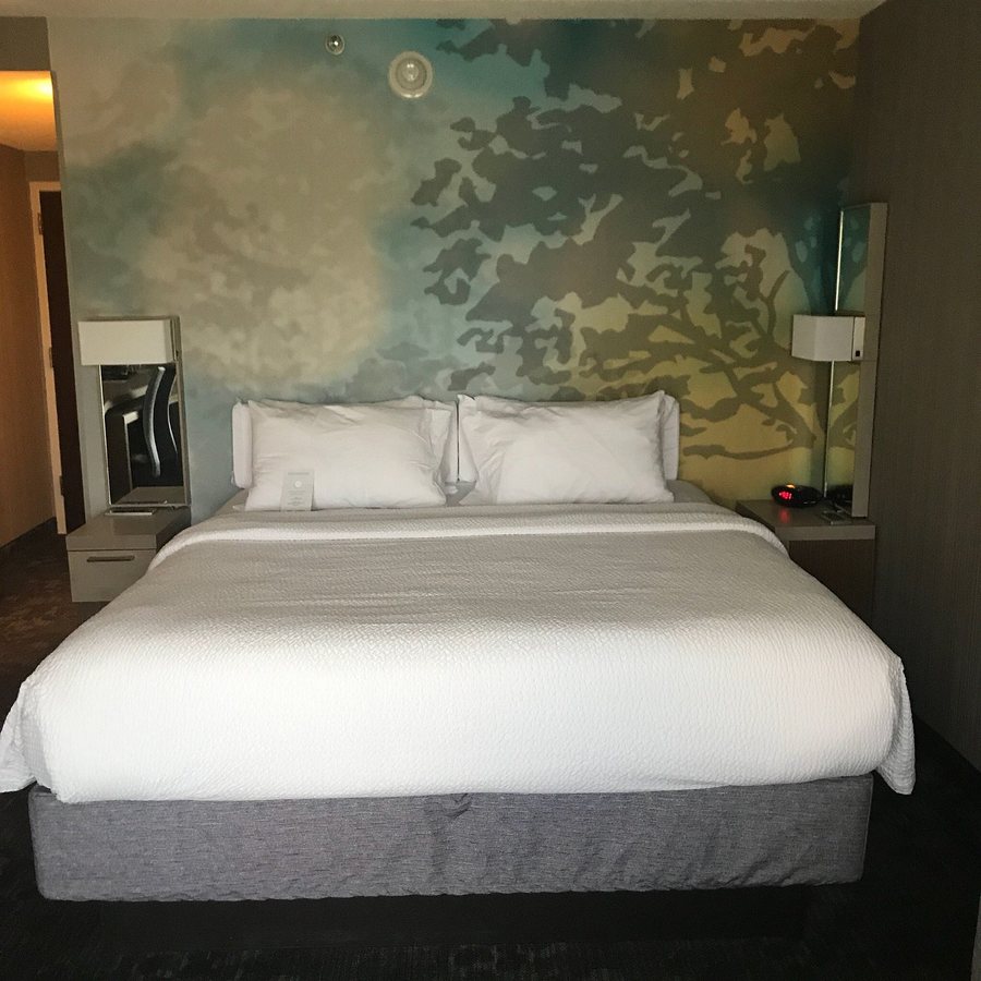 Courtyard by Marriott Cleveland Independence — Guest room