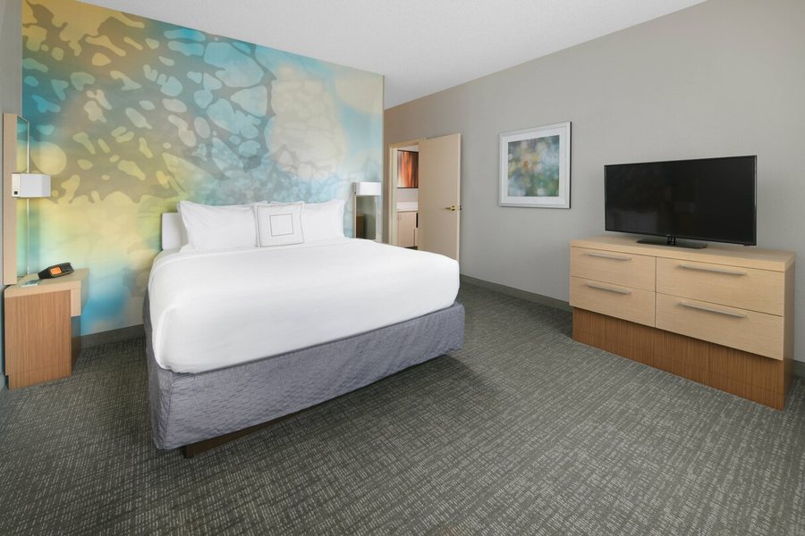Courtyard by Marriott Dallas Addison Midway — Guest room