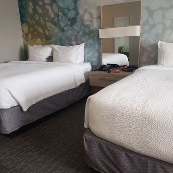 Courtyard by Marriott Dallas Addison Quorum Drive — Guest room