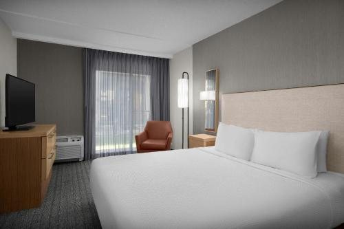 Courtyard by Marriott Dallas DFW Airport North Irving — Guest room
