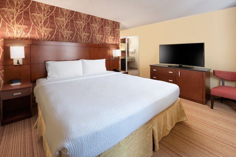 Courtyard by Marriott Dallas Plano in Legacy Park — Guest room