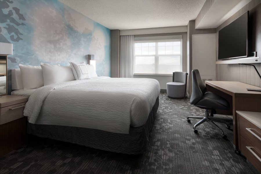 Courtyard by Marriott Denver Airport — Guest room