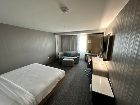 Courtyard by Marriott Denver Aurora — Guest room