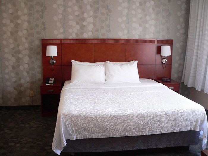 Courtyard by Marriott Denver Central Park — Guest room