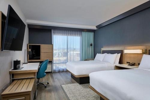 Courtyard by Marriott Denver Downtown — Guest room