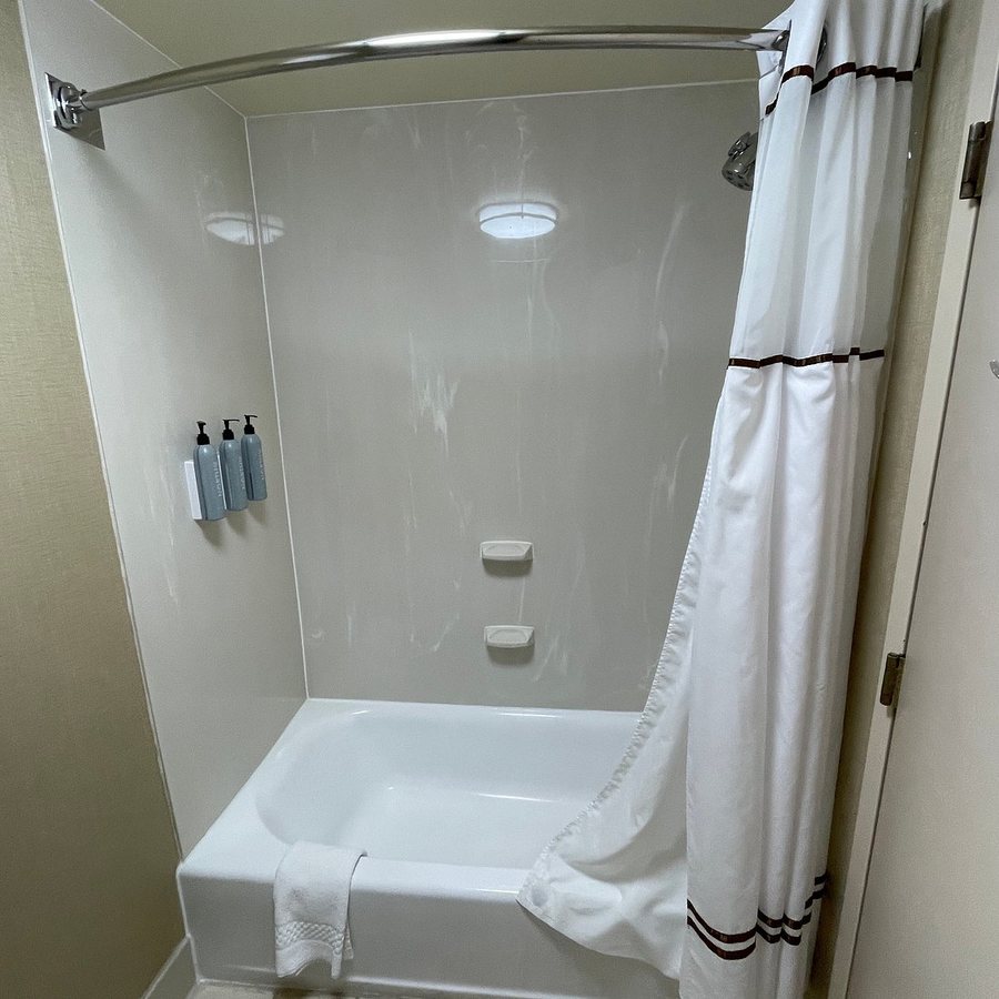 Courtyard by Marriott Denver South Park Meadows Mall — Bathroom