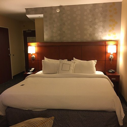 Courtyard by Marriott Des Moines Ankeny — Guest room
