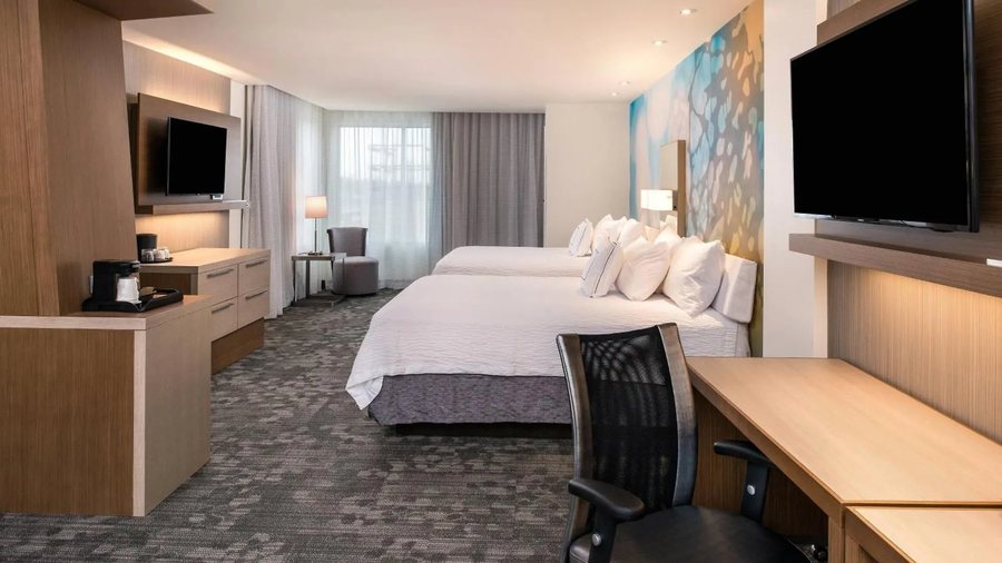Courtyard by Marriott Detroit Farmington — Guest room