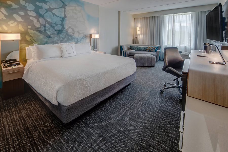 Courtyard by Marriott Dulles Airport Herndon Reston — Guest room