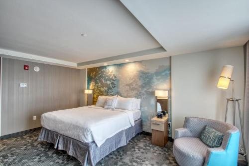 Courtyard by Marriott Fargo — Guest room