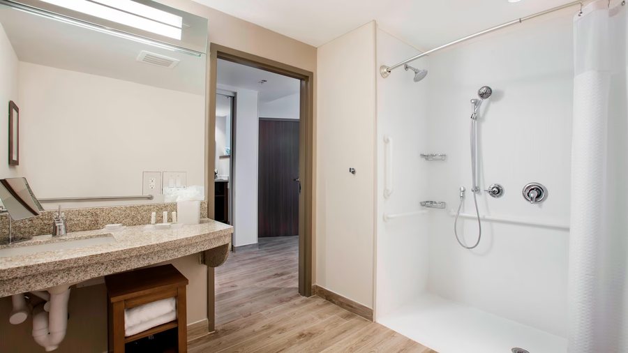 Courtyard by Marriott Faro Blanco Resort — Bathroom