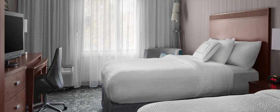 Courtyard by Marriott Fishkill — Guest room