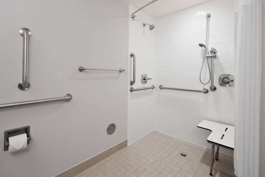 Courtyard by Marriott Flagstaff — Bathroom