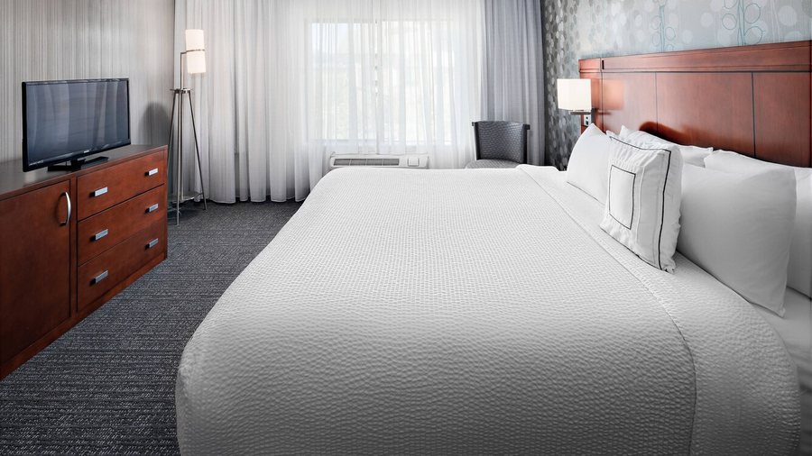 Courtyard by Marriott Flagstaff — Guest room