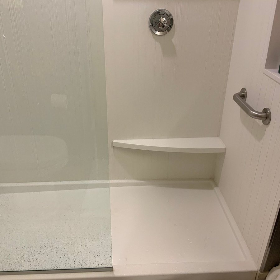 Courtyard by Marriott Fort Worth at Alliance Town Center — Bathroom