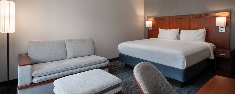 Courtyard by Marriott Fresno — Guest room