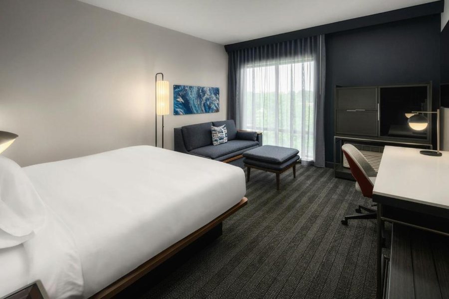 Courtyard by Marriott Gainesville FL — Guest room