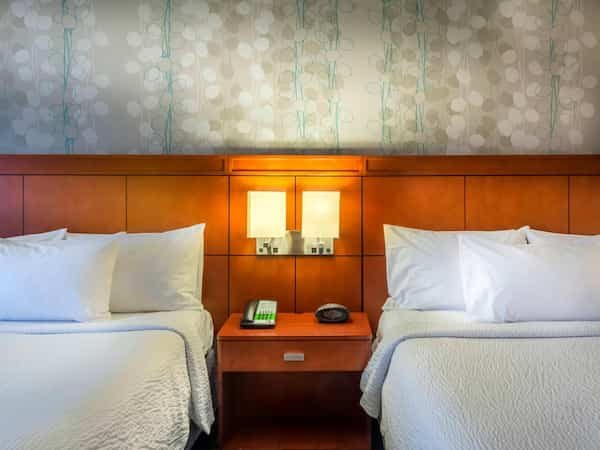 Courtyard by Marriott Greensboro Airport — Guest room
