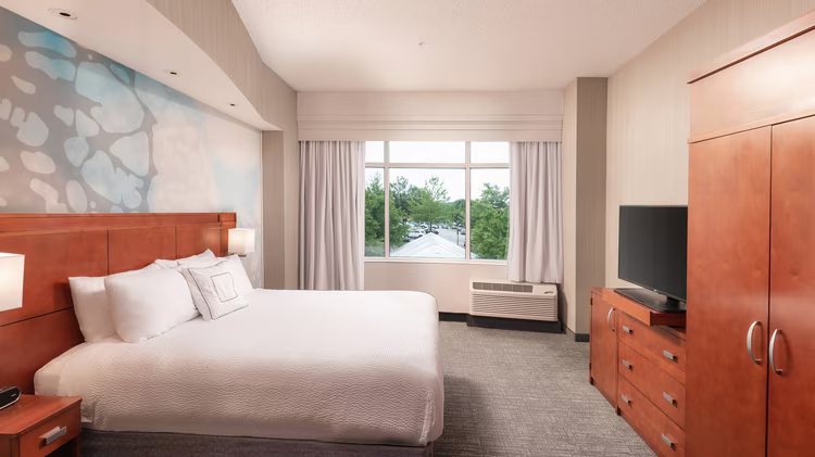 Courtyard by Marriott Greenville Downtown — Guest room